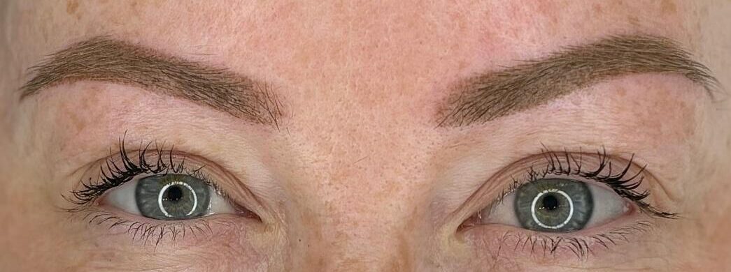 lady with powder brow brows